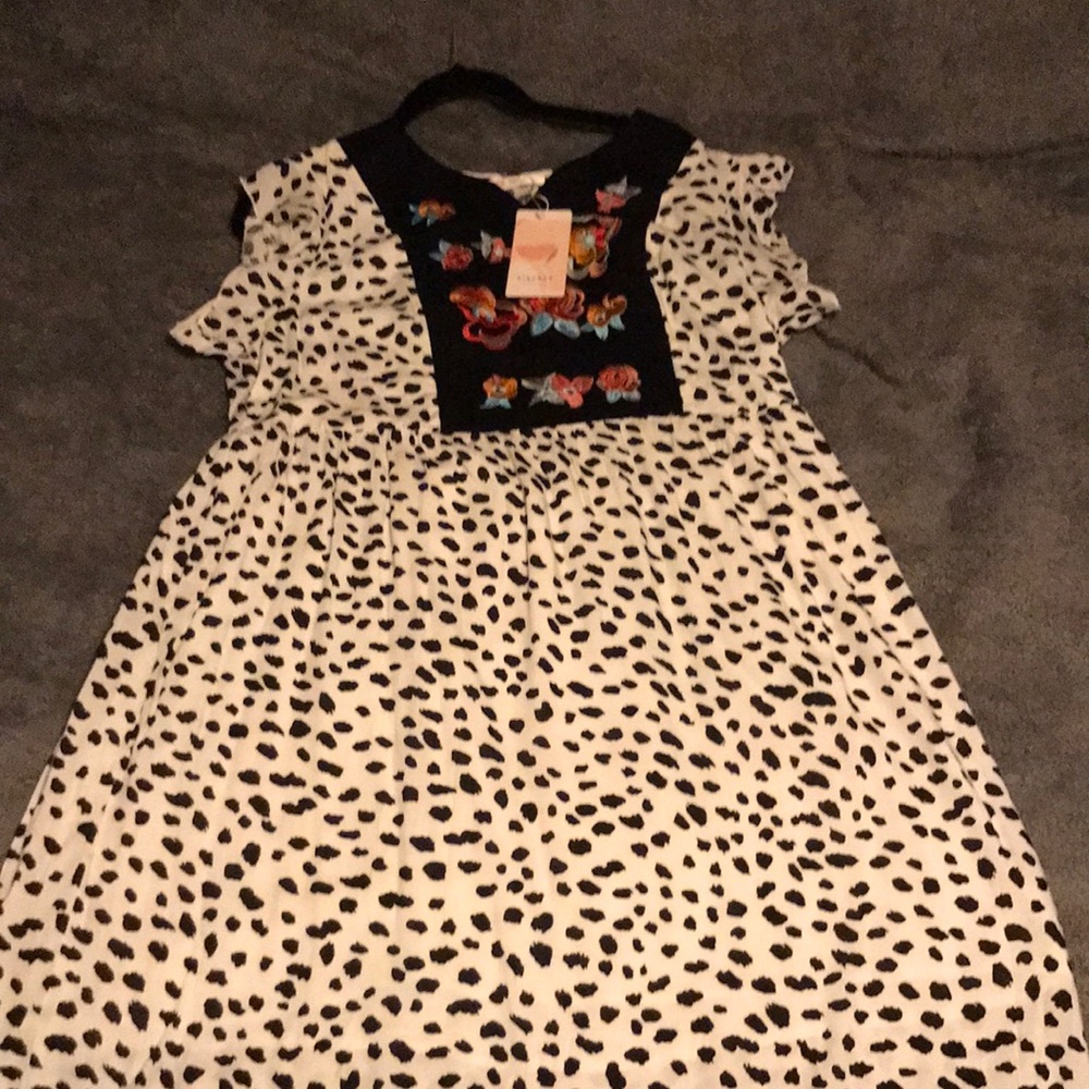 Kirundo Dress NWT size large embroidered top